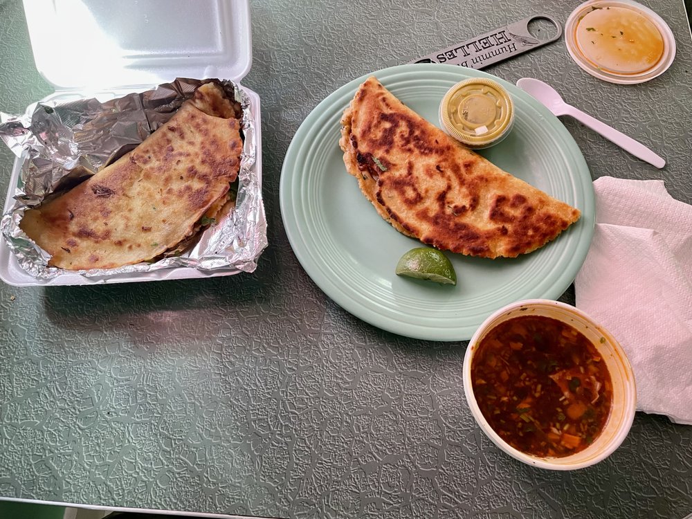 Antojitos Mexicanos La Jarocho Logo