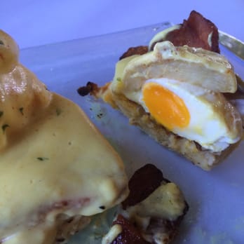 La Maison Cafe - Perfect poached eggs. Wow! And the bacon... Where did they get it from? - Breakfast & Brunch Near Me - Newport, Oregon