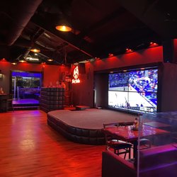 Fin & Feathers - Stage area