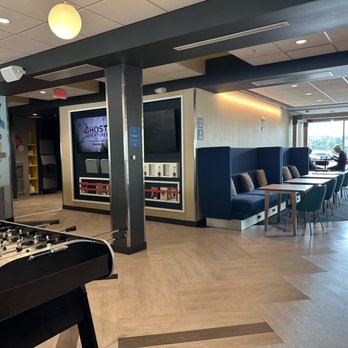 Tru by Hilton Chicopee Springfield - Lounge lobby area - Hotels Near Me - Chicopee, Massachusetts Tru by Hilton Chicopee Springfield - Lounge lobby area - Hotels Near Me - Chicopee, Massachusetts