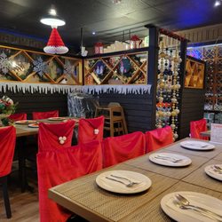 B Thai Cuisine - Festive xmas decoration!