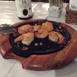 Skinna Restaurante - Shrimp and garlic appetizer.