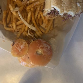 The Crab Shack - Po' boy with tomato ends you throw away and tomato was super old and yellow. - Cajun/Creole Near Me - Gardena, California The Crab Shack - Po' boy with tomato ends you throw away and tomato was super old and yellow. - Cajun/Creole Near Me - Gardena, California
