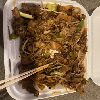 BBQ Corner - Cockroaches and beef chow fun - Cantonese Near Me - Duluth, Georgia
