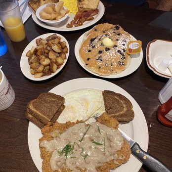 Emmily's - American Near Me - Johnston, Rhode Island
