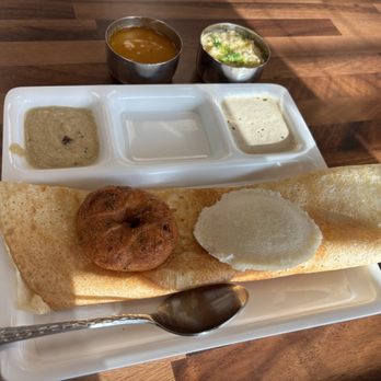 Sri Balaji - Idli Vada Combo (1 1) - Vegetarian Near Me - Manchester, Connecticut Sri Balaji - Idli Vada Combo (1 1) - Vegetarian Near Me - Manchester, Connecticut
