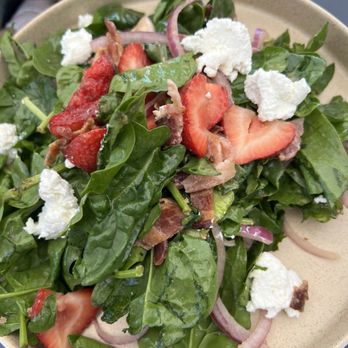 Magics Beach Grill - Spinach salad - Seafood Near Me - Kailua-Kona, Hawaii