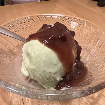 I-NABA - Green tea ice cream w/ red beans - Japanese Near Me - Honolulu, Hawaii