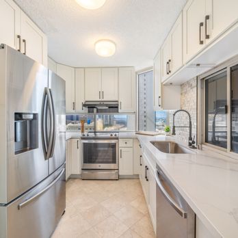 Island Home Cabinets - Crisp lines and classic style. This White Shaker kitchen is built for beauty and function. - Cabinetry Near Me - Waipahu, Hawaii Island Home Cabinets - Crisp lines and classic style. This White Shaker kitchen is built for beauty and function. - Cabinetry Near Me - Waipahu, Hawaii