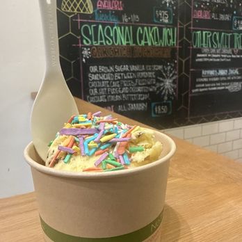 Honeycomb Creamery - Amaretto Chip - Desserts Near Me - Cambridge, Massachusetts