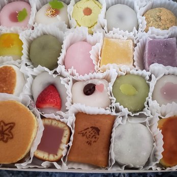 Fugetsu-Do - isn't this box so beautiful! - Candy Stores Near Me - Los Angeles, California