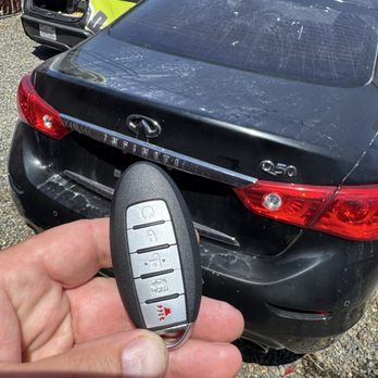 Green Mobile Locksmith - 2017 Infiniti Q50 new smart key fob programming in all keys lost situation - Keys & Locksmiths Near Me Green Mobile Locksmith - 2017 Infiniti Q50 new smart key fob programming in all keys lost situation - Keys & Locksmiths Near Me