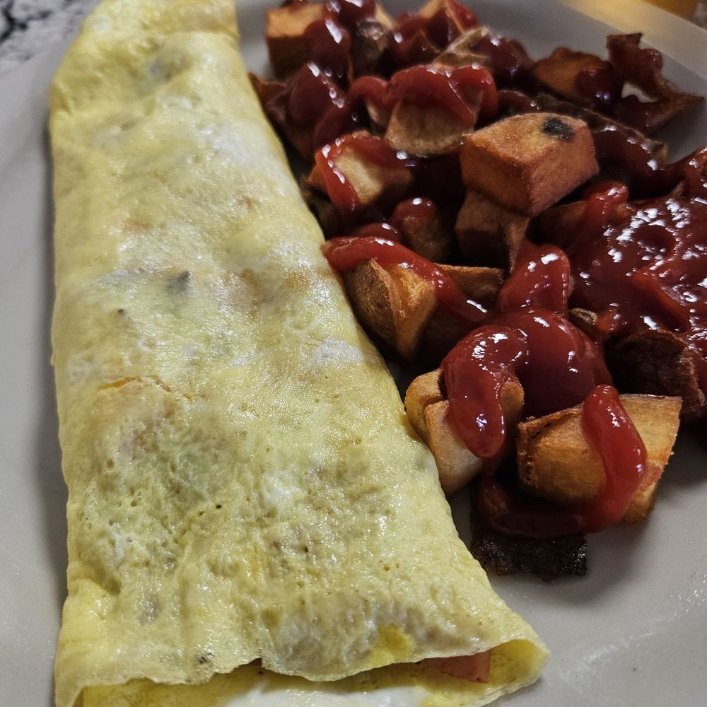 Ziggys Cafe - Hawaiian Omelet with home fries - Breakfast & Brunch Near Me - Havelock, North Carolina Ziggys Cafe - Hawaiian Omelet with home fries - Breakfast & Brunch Near Me - Havelock, North Carolina