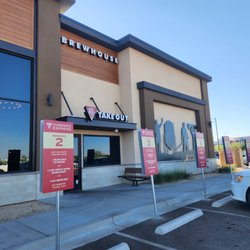 BJ's Restaurant & Brewhouse - Takeout Window