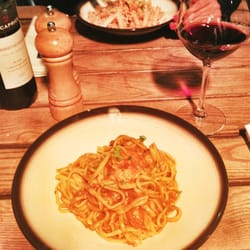 Paris Wine Bar - Linguine with king prawns. Simple and okay!