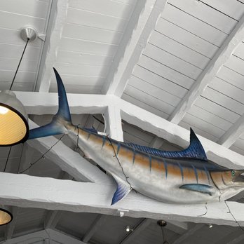 NDMK Fish House - Nice decor! Casual and bright - Sushi Bars Near Me - Avalon, California
