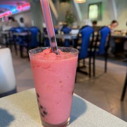 Pho Nam - Strawberry smoothie with boba