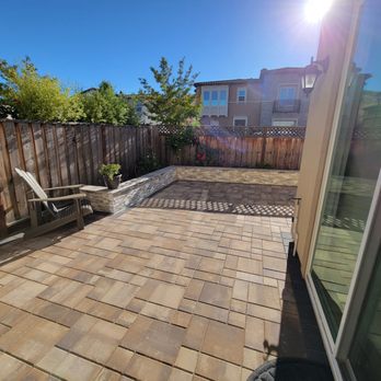 Trung Hoang Landscapes - patio area with a wooden fence - Masonry/Concrete Near Me - Dublin, California Trung Hoang Landscapes - patio area with a wooden fence - Masonry/Concrete Near Me - Dublin, California