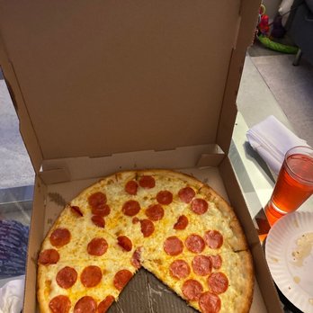 Vincenzo's Pizza and Grill - Large White Pizza with Garlic add pepperoni - Pizza Near Me - Willingboro, New Jersey