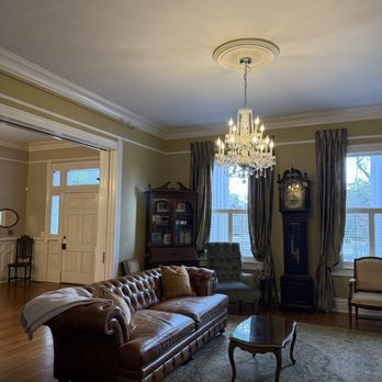Twelve Oaks Bed and Breakfast - Front living room - Bed & Breakfast Near Me - Covington, Georgia