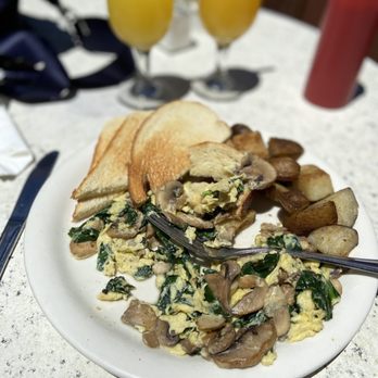 Diamond Cafe - a plate of eggs, toast, and mushrooms - Cafes Near Me - San Francisco, California Diamond Cafe - a plate of eggs, toast, and mushrooms - Cafes Near Me - San Francisco, California