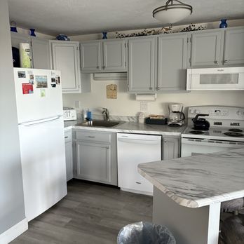 Village by the Sea - Kitchen - Hotels Near Me - Wells, Maine Village by the Sea - Kitchen - Hotels Near Me - Wells, Maine