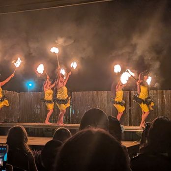 Ahi Lele Fire Show - The ladies - Performing Arts Near Me - Kilauea, Hawaii