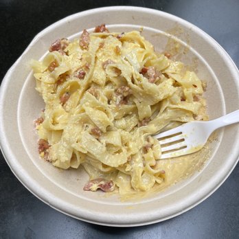 De Nunno - Fettuccine Carbonara - Italian Near Me - San Diego, California De Nunno - Fettuccine Carbonara - Italian Near Me - San Diego, California