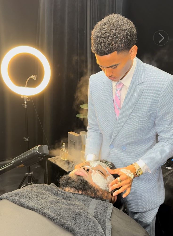 Yungmoncutz Logo