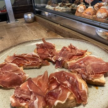 Restaurant La Oliva Pintxos Y Vinos - Iberian ham - Tapas/Small Plates Near Me - Amsterdam, New Hampshire