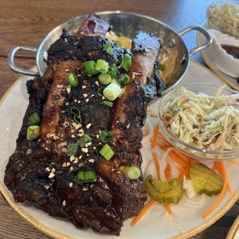 Chainsmoker Urban Barbecue - Smoked Triple A Beef Back Ribs with coleslaw and mac n' cheese - Barbeque Near Me - Ajax, Ontario