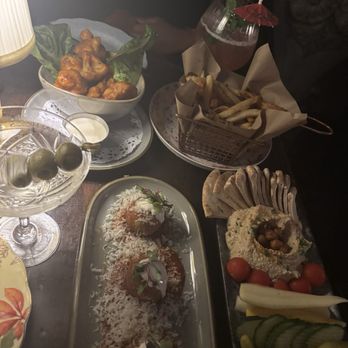 Oscar Wilde - Buffalo Cauliflower, Truffle Arancini, Hummus, Fries - Cocktail Bars Near Me - New York, New York