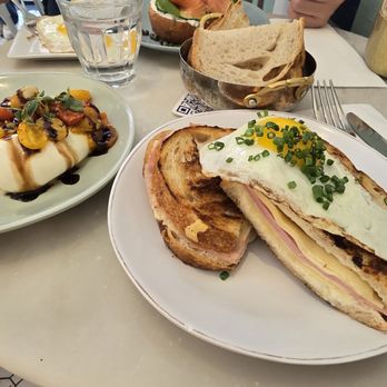 La Parisienne - Croque Madame - Cafes Near Me - New York, New York