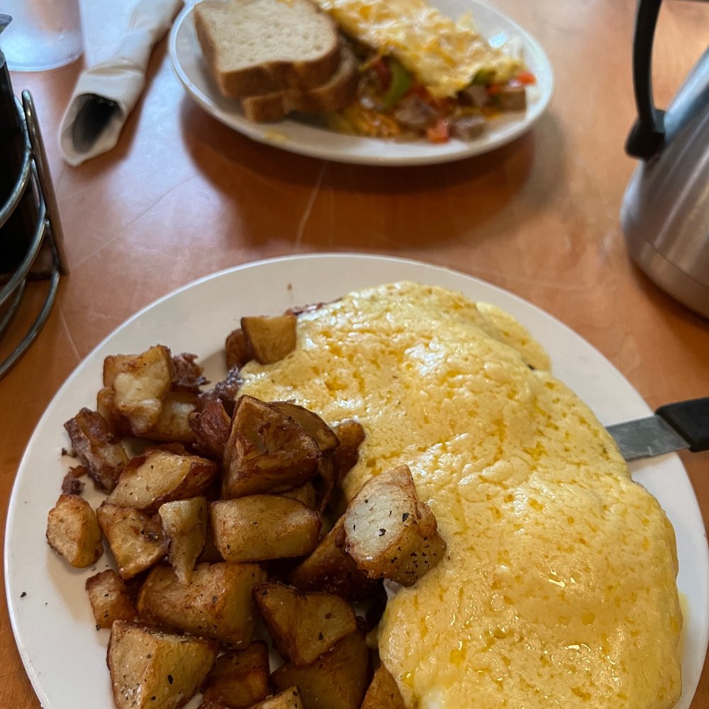 Eggs Benedict (2.5/5) Eggs Benedict (2.5/5)