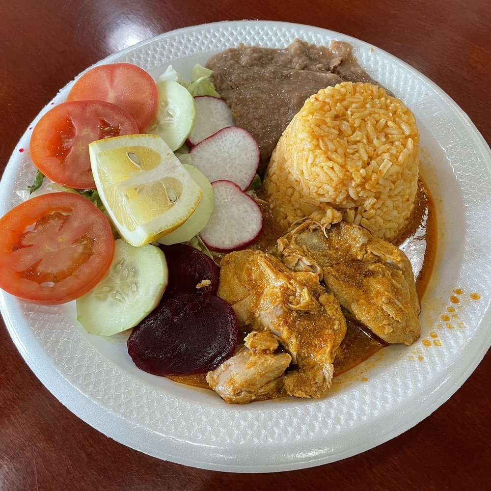 Cuscatlan - Plato pollo ($8.00 USD) - Salvadoran Near Me - Bellingham, Washington
