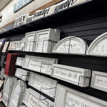 Buc-ee's - Decor - Gas Stations Near Me - Melissa, Texas