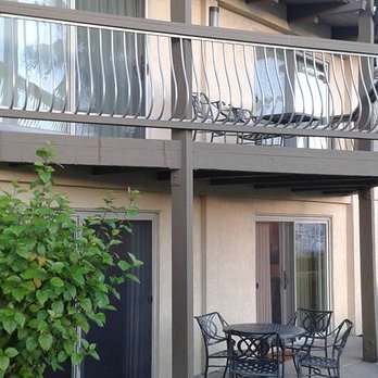 Humphreys Half Moon Inn - Upper suite deck...good. Lower suite deck..not so good. - San Diego, CA
