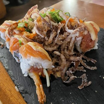 DAI Sushi - Salmon Crunch roll. Highly recommend. - Japanese Near Me - Westminster, California DAI Sushi - Salmon Crunch roll. Highly recommend. - Japanese Near Me - Westminster, California