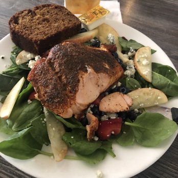 Lock 'N Key Restaurant - Fresh Catch Baybreeze Salad - Seafood Near Me - Englewood, Florida