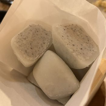 Udon Mugizo - Mountain View - Kurogoma Ice cream Mochi (black sesame flavored) - Japanese Near Me - Mountain View, California