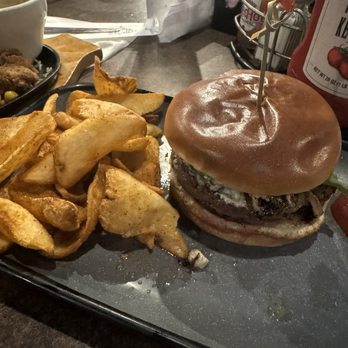 Dock 633 - Black n Bleu burger - Bars Near Me - Lake Placid, Florida
