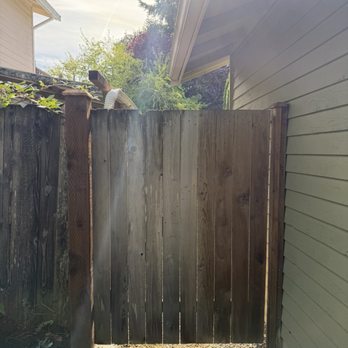 Alien Fence - Replacement post - Fences & Gates Near Me