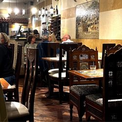 The Cedar Tree - Lovely, warm interior