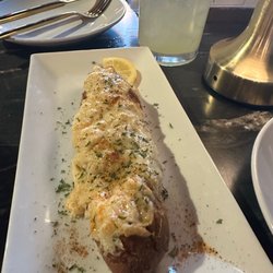The Heist - Happy hour crab pretzel