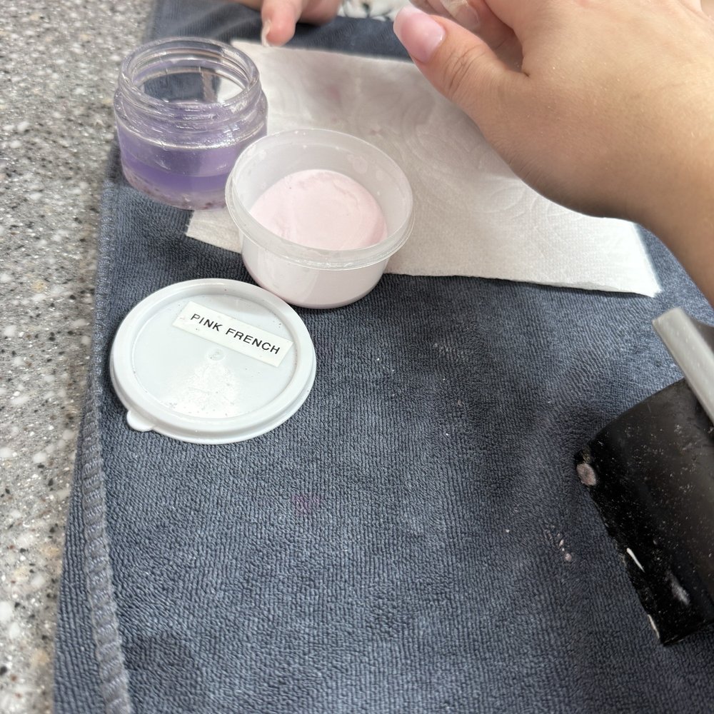 Clearly using acrylic powder, not dip.