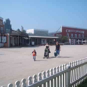 Disney's Hotel Cheyenne - The bar and restaurant - Hotels Near Me - Coupvray, 77