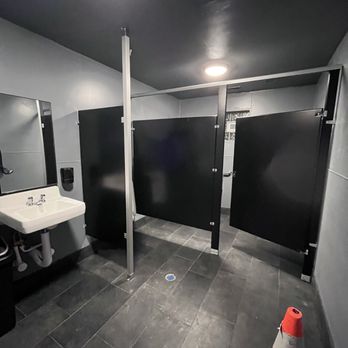 Headless Horseman Arcade - Clean nice bathroom! - Arcades Near Me - Wheeling, Illinois