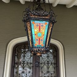 Asa Packer Mansion - Beautiful stained glass throughout the home