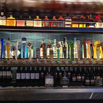 Arni's - Brownsburg - Bar taps - American Near Me - Brownsburg, Indiana