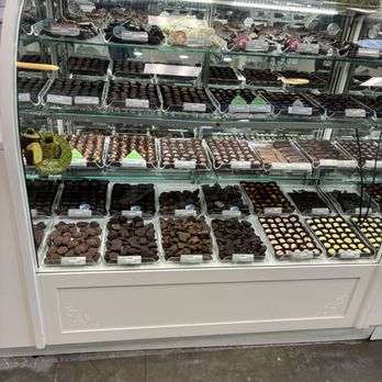 Kilwins Ice Cream - Chocolate - Fudge - Variety of chocolate candies - Ice Cream & Frozen Yogurt Near Me - Gainesville, Florida Kilwins Ice Cream - Chocolate - Fudge - Variety of chocolate candies - Ice Cream & Frozen Yogurt Near Me - Gainesville, Florida